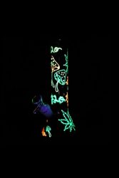 Smoke Cartel 420 Leaf and Shroom Glow In Dark Beaker Bong